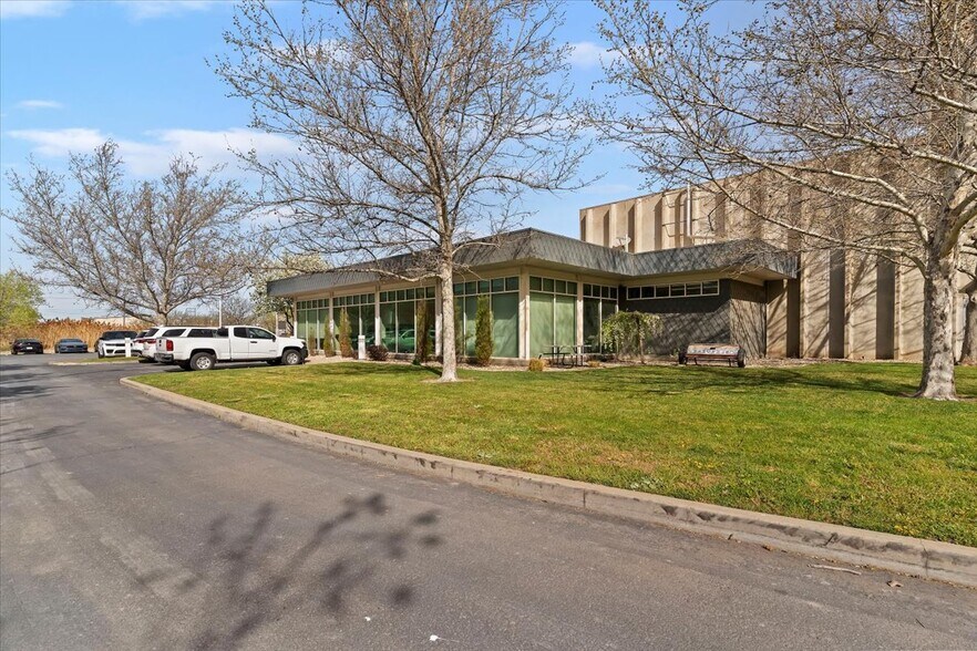 More Photos Of 825 S Gladiola St, Salt Lake City Warehouse For Sale