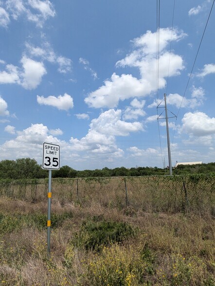 More Photos Of 102 Ernst rd, Jourdanton Land For Sale