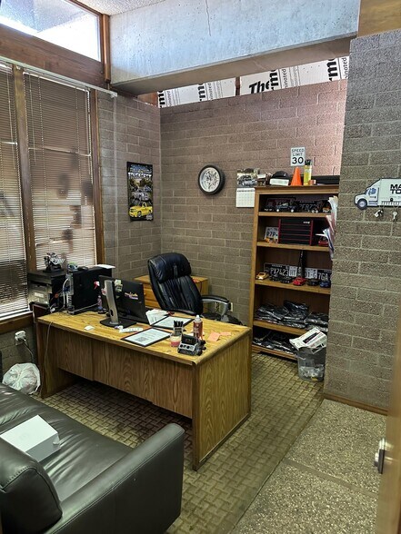 More Photos Of 324 N Country Club Dr, Mesa Carwash For Lease