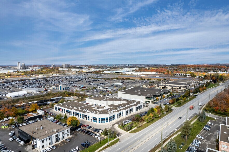 More Photos Of 8888 Keele St, Concord Warehouse For Lease