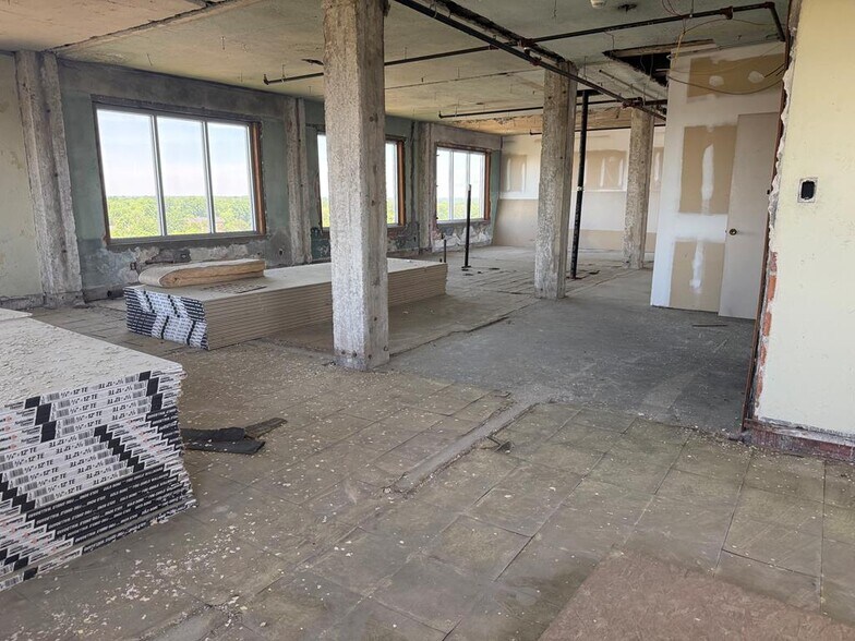 More Photos Of 327 Main St, Greenwood Office For Sale