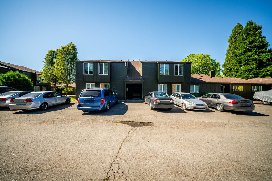 More Photos Of 1046 NE 17th Ave, Hillsboro Apartments For Sale