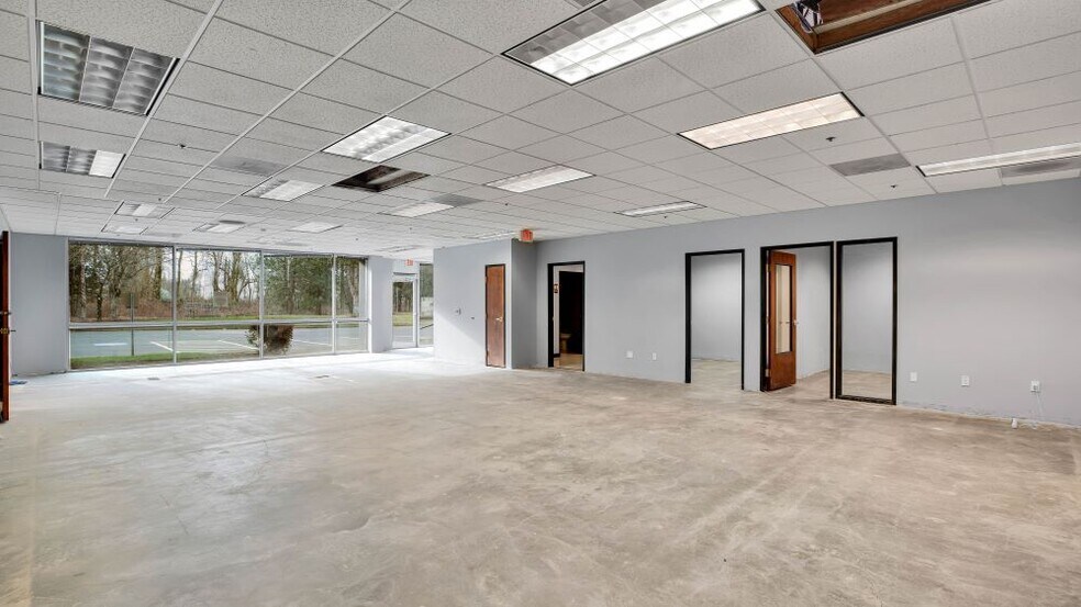 More Photos Of 16353 NE Cameron Blvd, Portland Warehouse For Lease