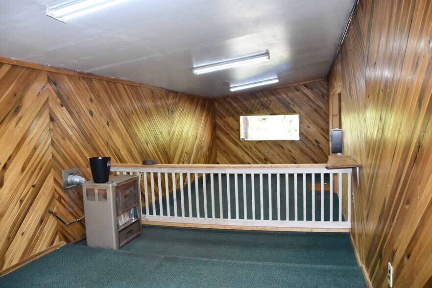 More Photos Of 138 Chestnut St, Marienville General Retail For Sale