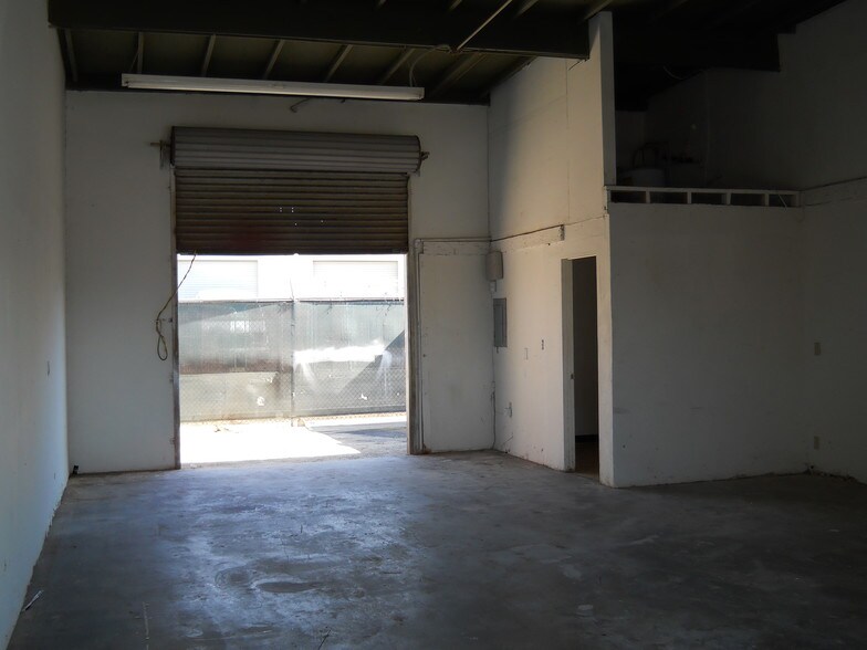 More Photos Of 7171 Jurupa Ave, Riverside Warehouse For Lease