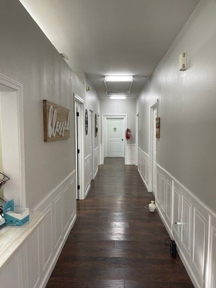 More Photos Of 215 North St, Denham Springs Office For Lease