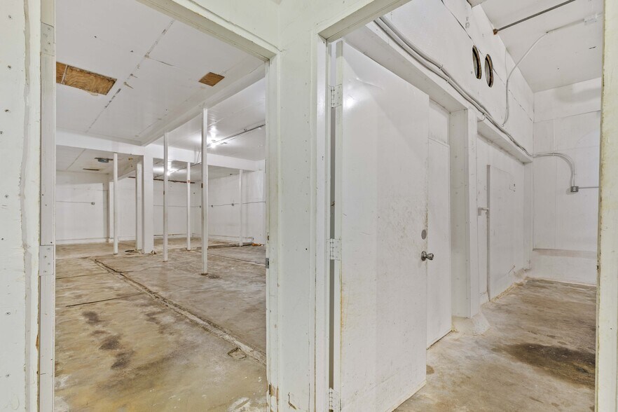 More Photos Of 6835 Tujunga Ave, North Hollywood Warehouse For Sale