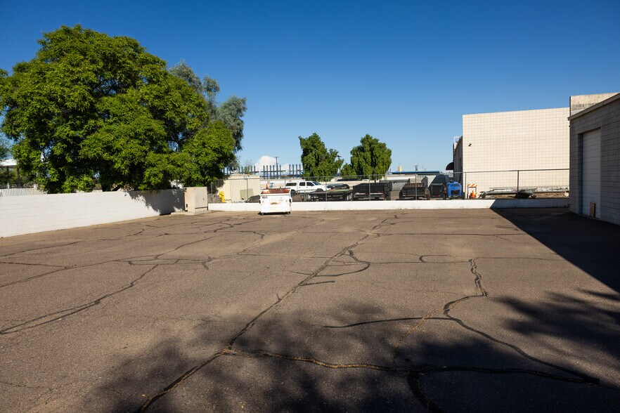 More Photos Of 6097 N 57th Dr, Glendale Warehouse For Sale