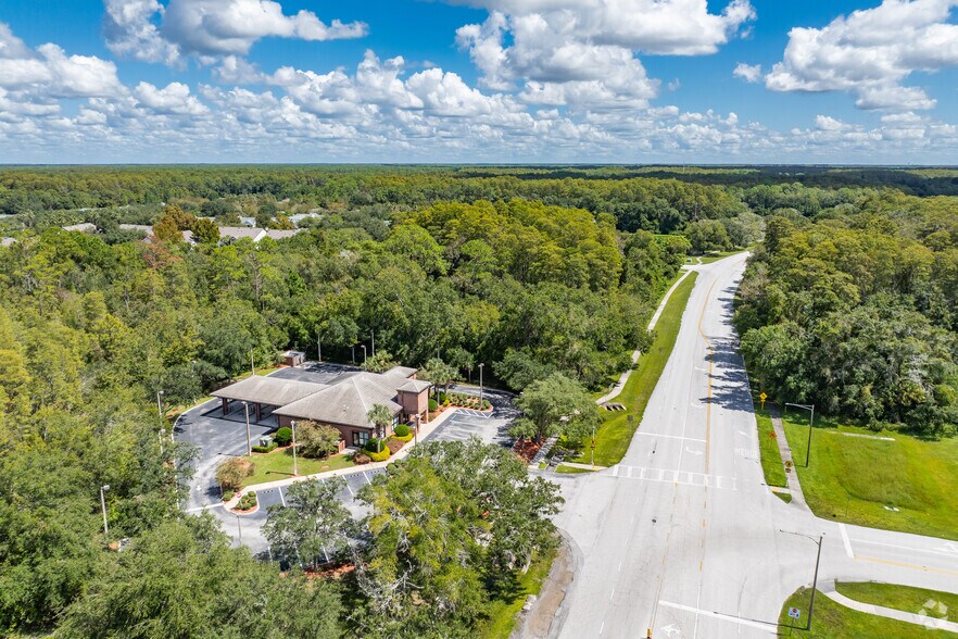 More Photos Of 4949 Ridgemoor Blvd, Palm Harbor Bank For Lease