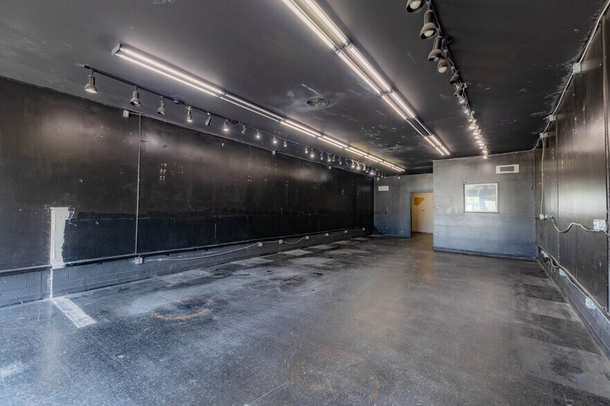 More Photos Of 22220-22228 Gratiot Ave, Eastpointe Storefront Retail Office For Sale