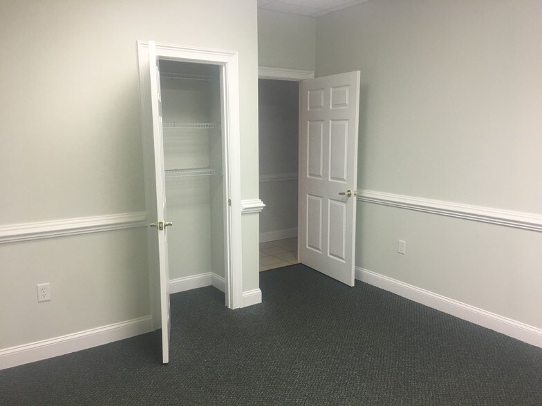 More Photos Of 807 S Laurel St, Springfield Medical For Lease