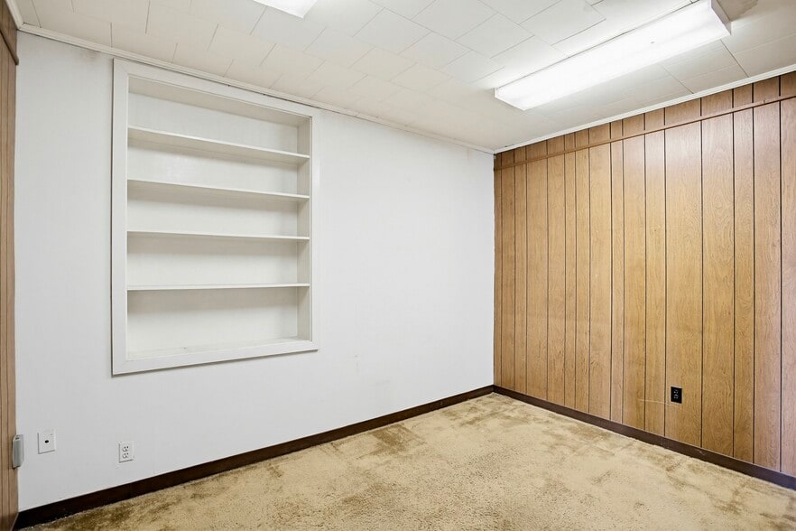 More Photos Of 14 W Saratoga St, Baltimore Office For Sale
