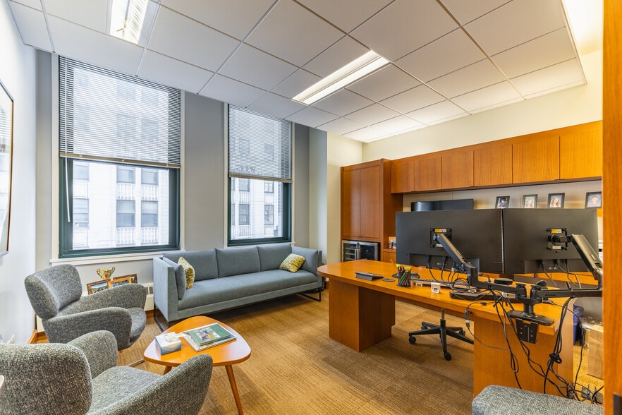 More Photos Of 50 E Washington St, Chicago Office For Sale