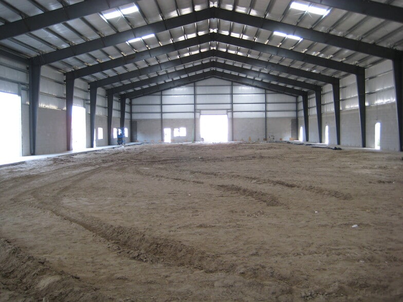 More Photos Of 357 W 4th St, Apopka Warehouse For Lease