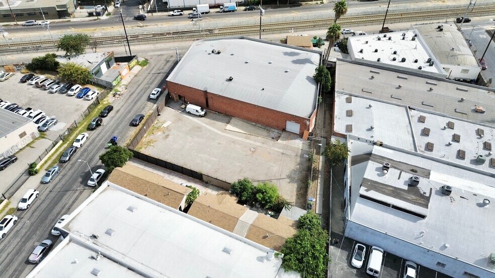 More Photos Of 2201 Long Beach Ave, Los Angeles Warehouse For Lease
