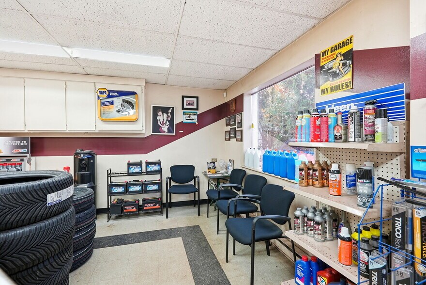 More Photos Of 1237-1255 Cousineau St, Ottawa Service For Sale
