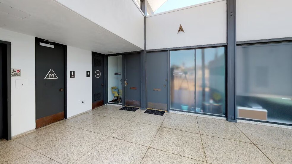 More Photos Of 3065 Rosecrans Pl, San Diego Loft Creative Space For Sale