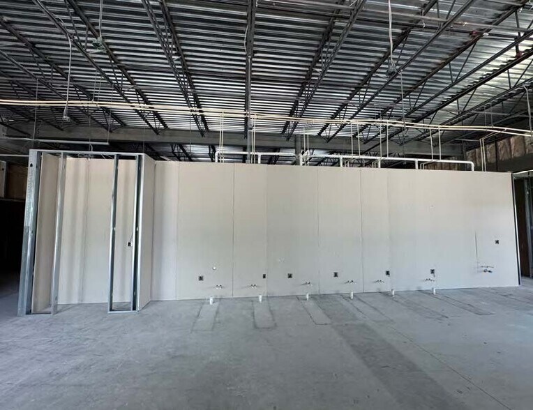 More Photos Of 9630 N Sam Houston Pky E, Humble Storefront For Lease