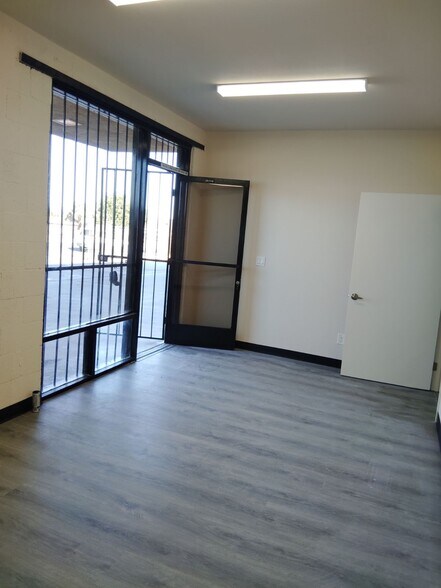 More Photos Of 16187 Yucca St, Hesperia Warehouse For Sale