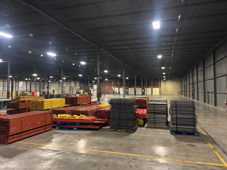 More Photos Of 1715 Dixie Rd, Neenah Industrial For Lease