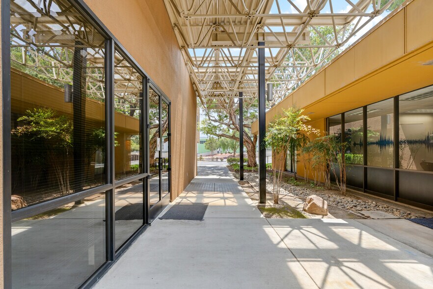 More Photos Of 980 University Ave, Los Gatos Flex For Sale