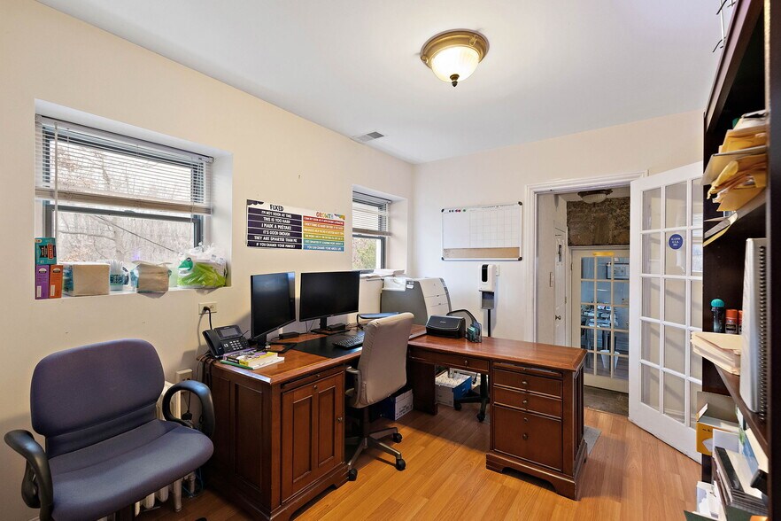 More Photos Of 112 Capitol Trl, Newark Medical For Sale