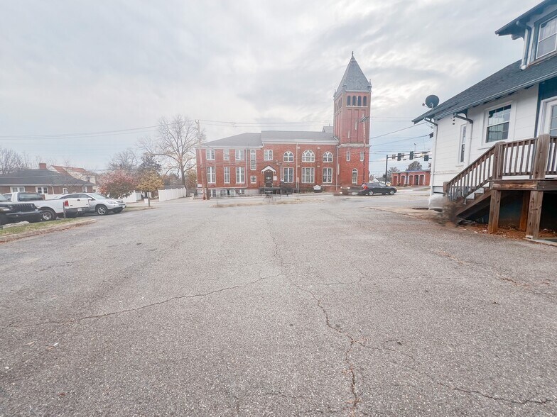 More Photos Of 2414 Memorial Ave, Lynchburg Office For Lease