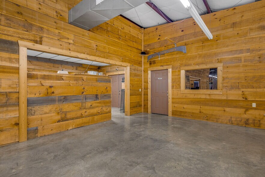 More Photos Of 405 Pearman Dairy Rd, Anderson Freestanding For Sale