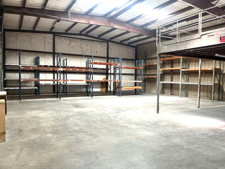 More Photos Of 914 Arroyo St, San Angelo Warehouse For Lease