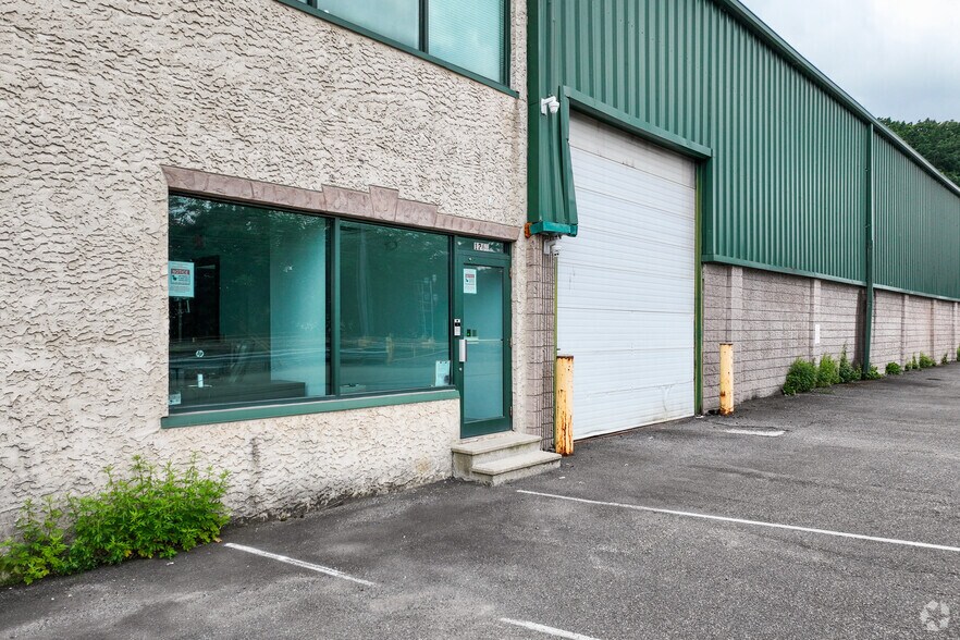 More Photos Of 126 E Dickerson St, Dover Warehouse For Sale