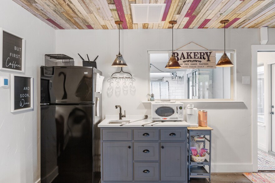 More Photos Of 608 W Morse St, Fredericksburg Specialty For Sale