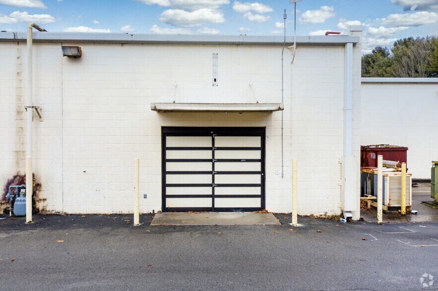 More Photos Of 1910 N Roan St, Johnson City Freestanding For Lease