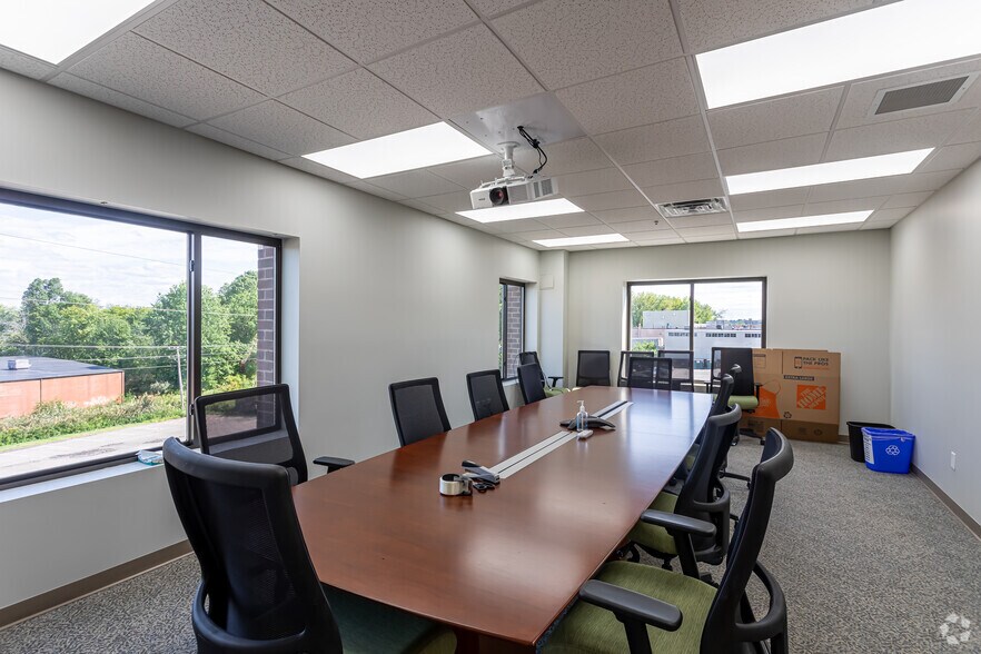 More Photos Of 936 Silas Deane Hwy, Wethersfield Office For Lease