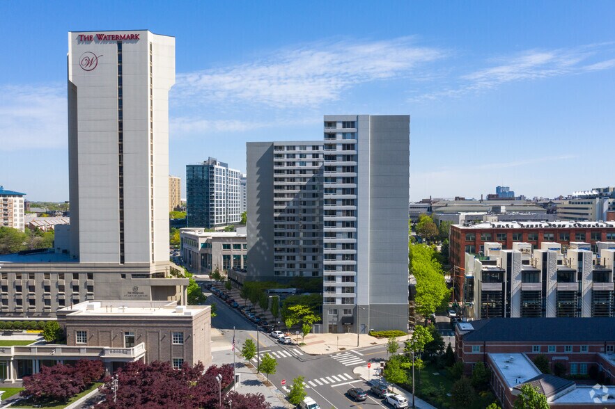 More Photos Of 1 Franklin Town Blvd, Philadelphia Apartments For Lease