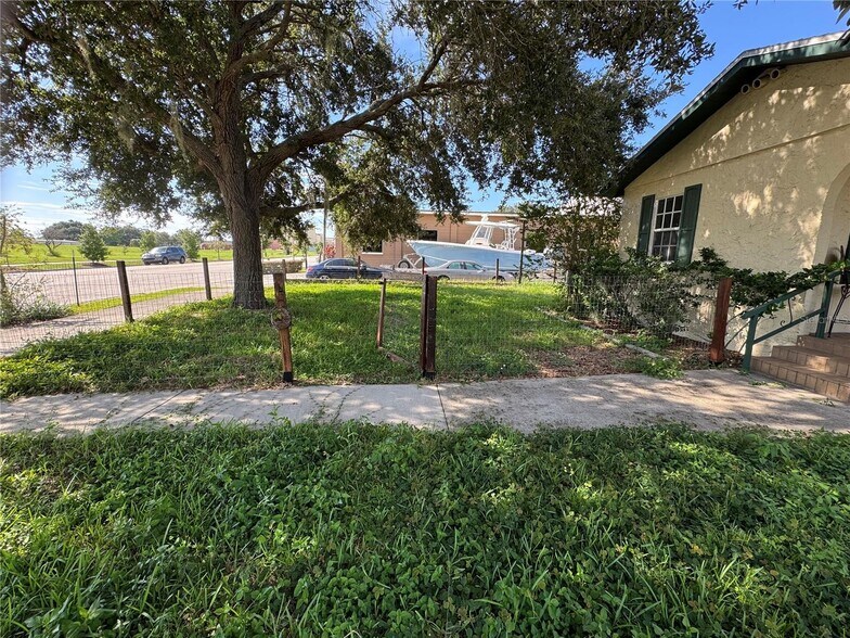 More Photos Of 225 N Scenic Hwy, Frostproof Office For Sale