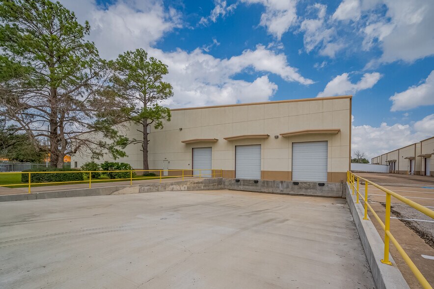 More Photos Of 12708 Jebbia Ln, Stafford Warehouse For Lease