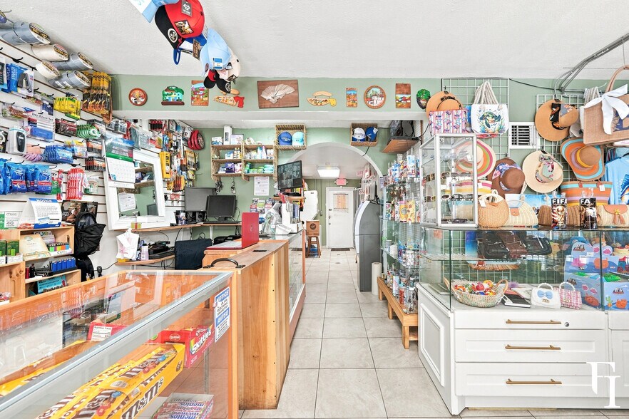 More Photos Of 1353 SW 1st St, Miami Storefront Retail Residential For Sale