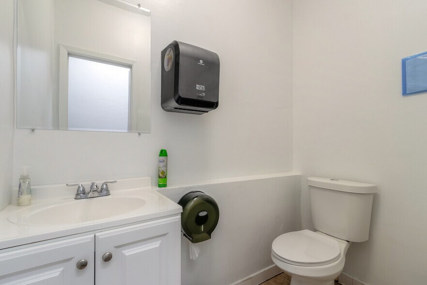 More Photos Of 1615 Ridgewood Ave, Holly Hill Loft Creative Space For Sale