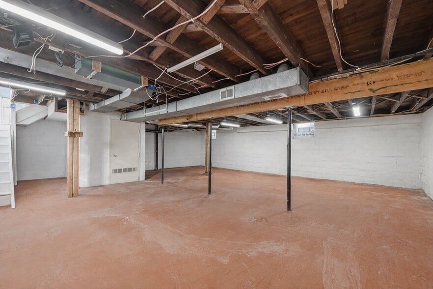 More Photos Of 2404 Saw Mill Run Blvd, Pittsburgh Storefront For Sale