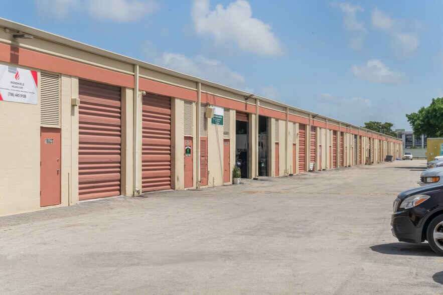 More Photos Of 18625-18753 SW 105th Pl, Cutler Bay Warehouse For Lease
