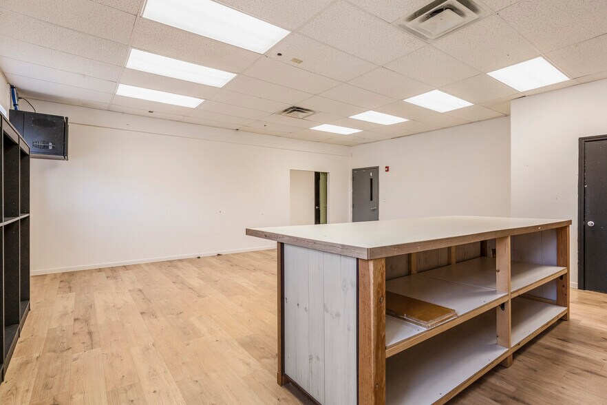 More Photos Of 11515 Highway 31, Sellersburg Light Distribution For Lease