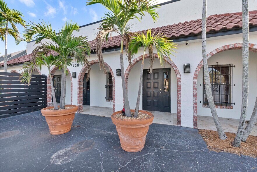 More Photos Of 1730 E Commercial Blvd, Fort Lauderdale Medical For Lease