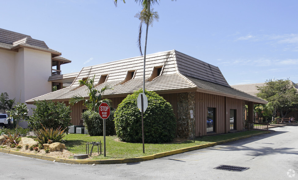 Primary Photo Of 7800 W Oakland Park Blvd, Sunrise Medical For Sale