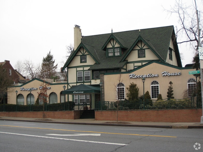 More Photos Of 16717 Northern Blvd, Flushing Lodge Meeting Hall For Lease