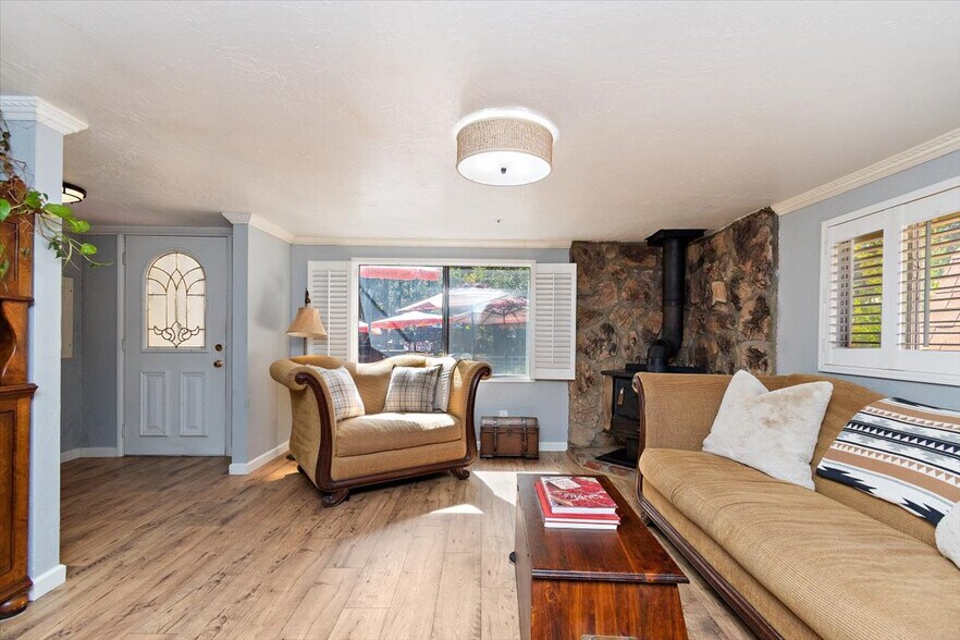 More Photos Of 39226 N Shore Dr, Fawnskin Restaurant For Sale