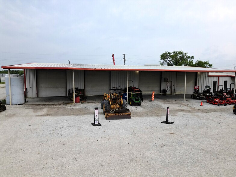 More Photos Of 3456 S Burleson Blvd, Alvarado Freestanding For Sale