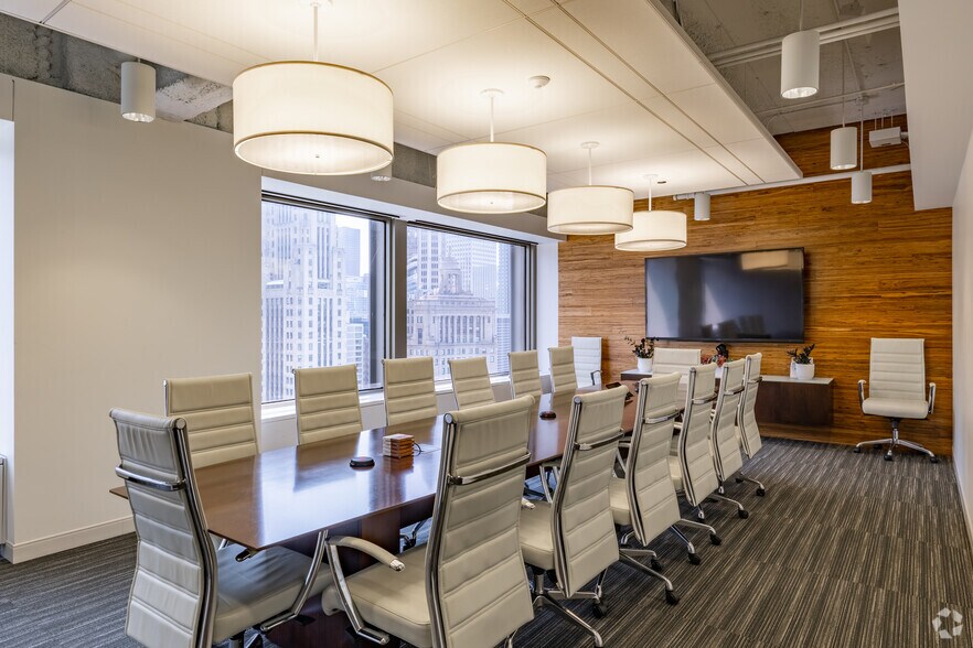 More Photos Of 401 N Michigan Ave, Chicago Office For Lease
