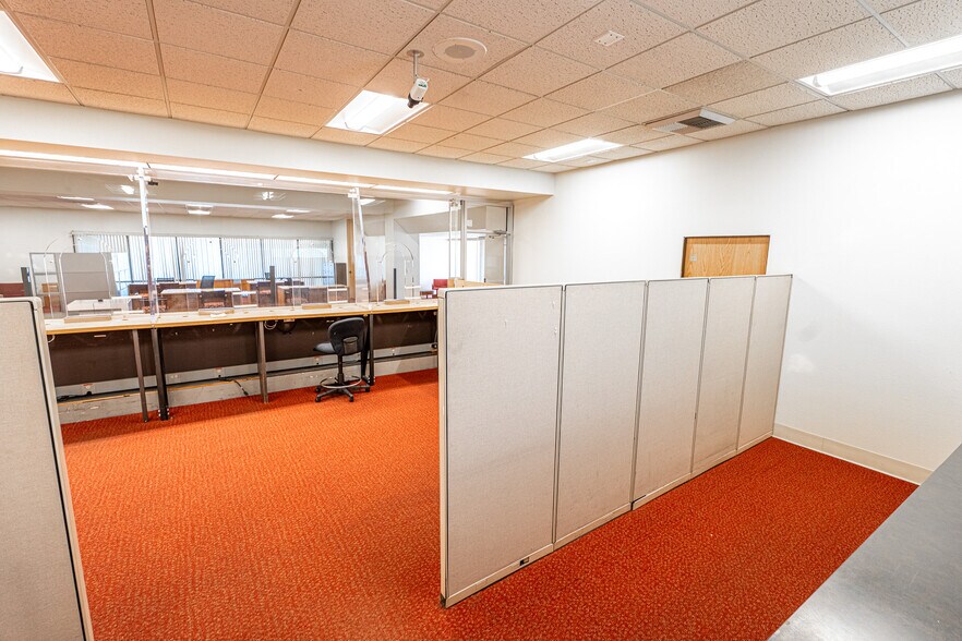 More Photos Of 2495 Lakeshore Dr, Lake Elsinore Bank For Sale