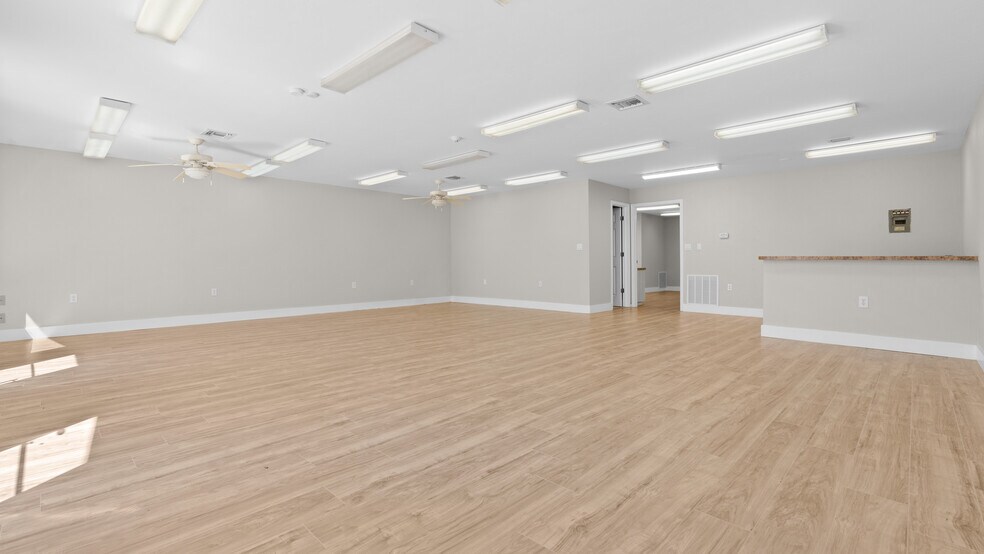 More Photos Of 648 S Commerce Ave, Sebring Freestanding For Sale