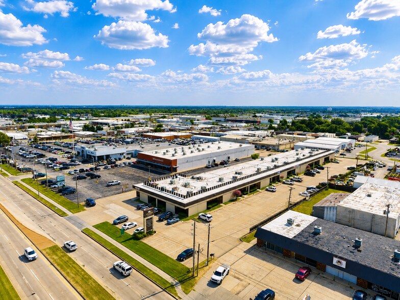 Primary Photo Of 4717-4733 S Memorial Dr, Tulsa Showroom For Lease